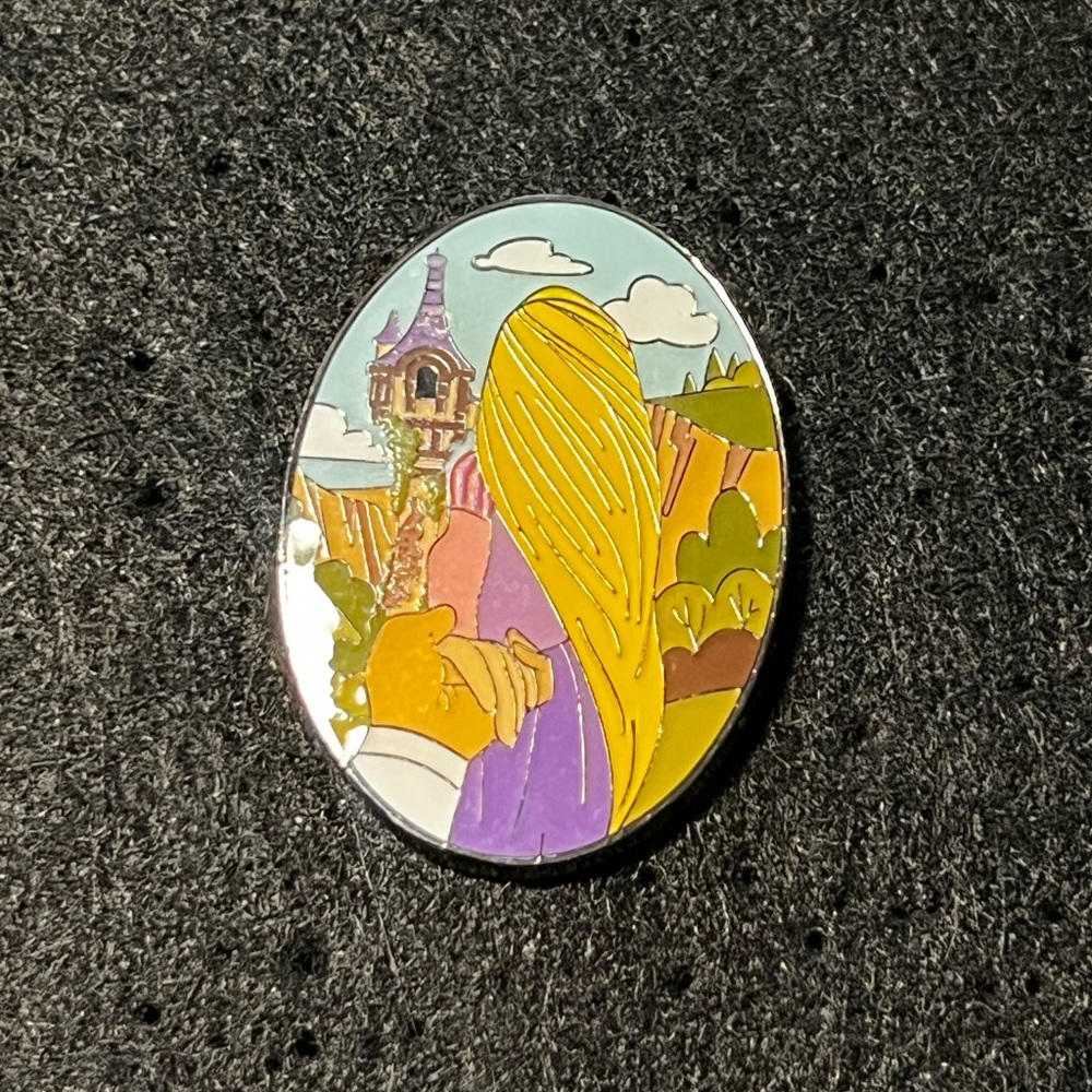 Disney princess holding hand pin -Tangled Enamel Pin-